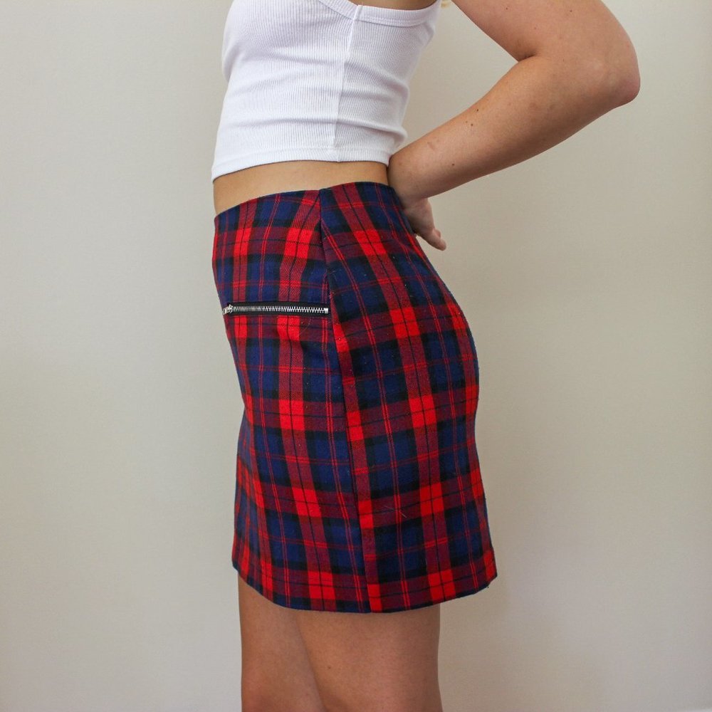 Super-cute Plaid Mini Skirt with Zipper Details